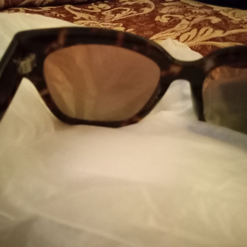 Diff Sunglasses with Case - Picture 4 of 16